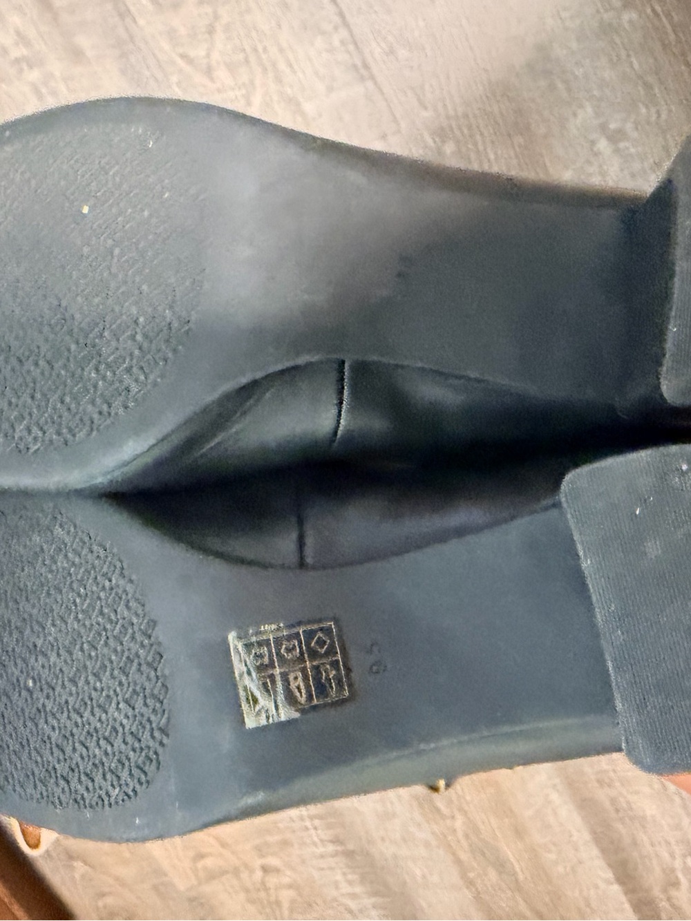 Tory Burch Black Leather Chunky Heel with Gold Logo - Picture 3 of 3